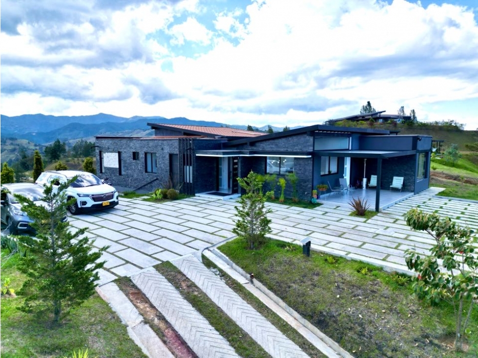 CASA CAMPESTRE EN EL RETIRO