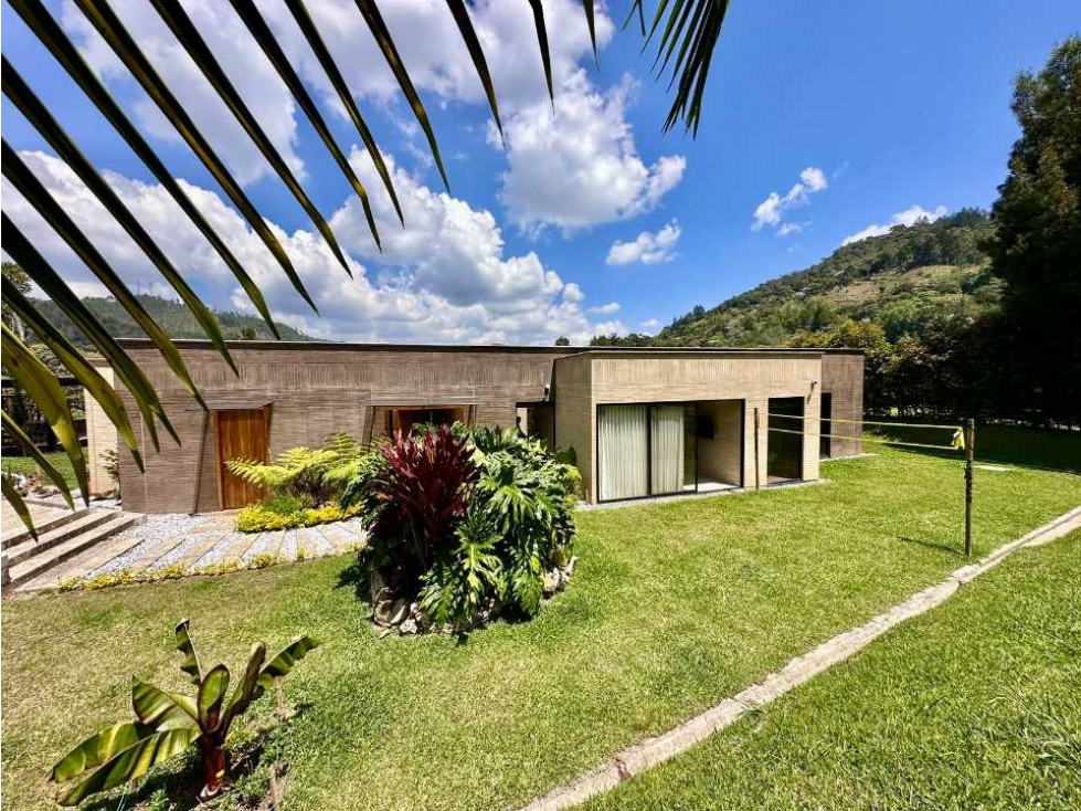 CASA CAMPESTRE EN EL RETIRO