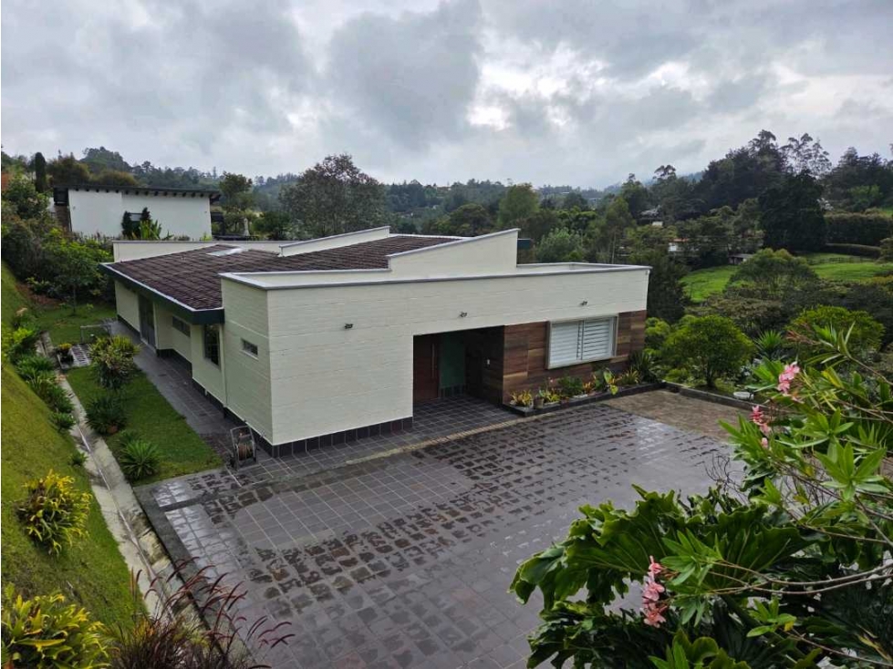 CASA CAMPESTRE EN EL RETIRO