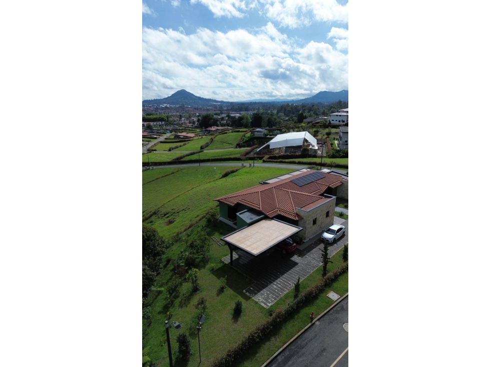 Casa campestre en La Ceja en Urbanización cerrada — foto 4