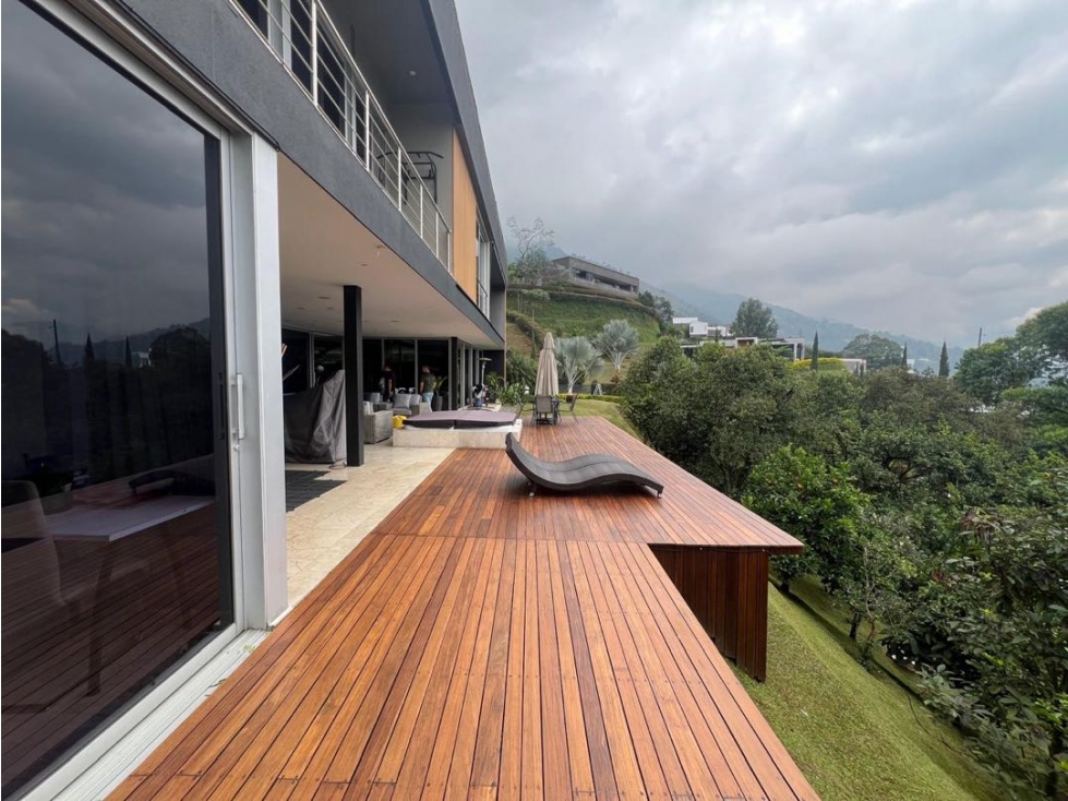 CASA CAMPESTRE EN LAS PALMAS PARTE BAJA MEDELLÍN — foto 2