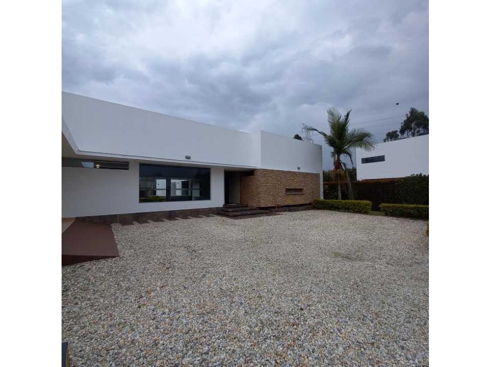 VENTA CASA CAMPESTRE EN LLANOGRANDE - EN PARCELACIÓN