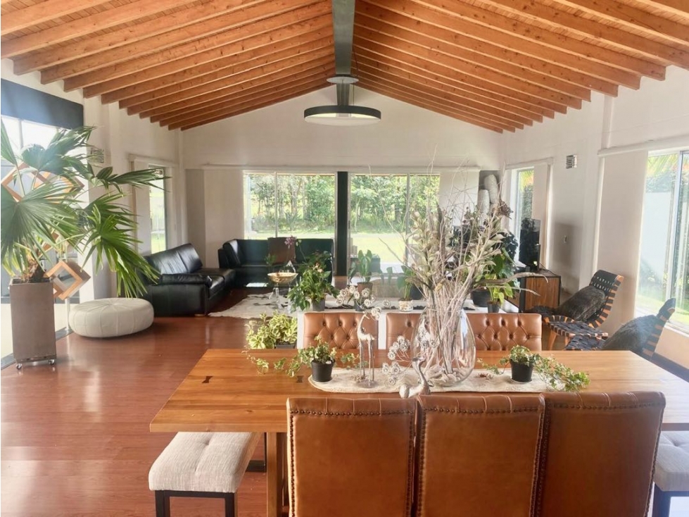 Casa campestre en parcelación cerca al club Llanogrande