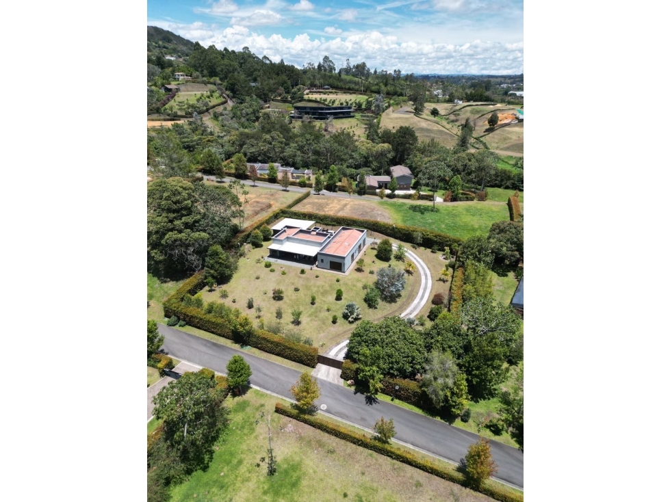 Casa campestre en Parcelación cerrada La Ceja