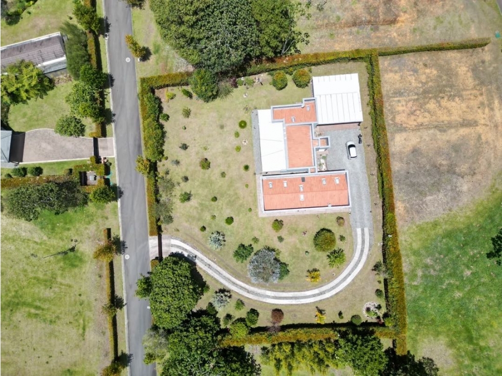 Casa campestre en Parcelación cerrada La Ceja — foto 2