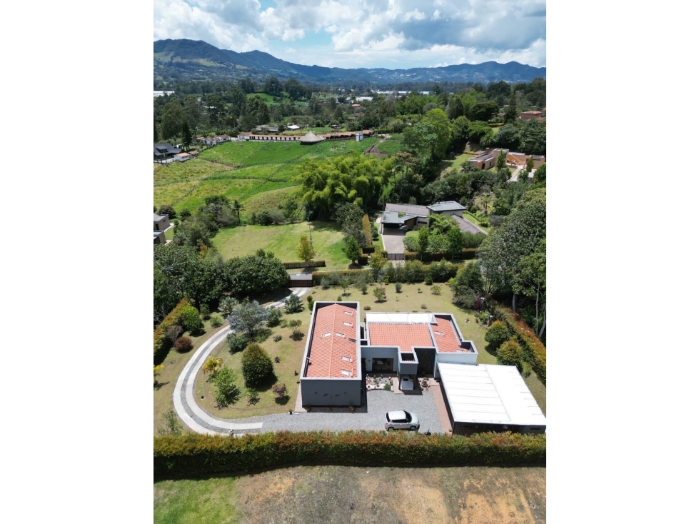 Casa campestre en Parcelación cerrada La Ceja — foto 3