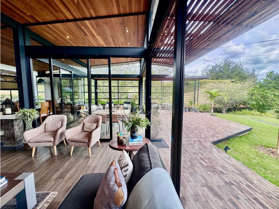 VENDO Casa en Parcelacion cerca a La Ceja, 330m² + 42m² de deck. — foto 2