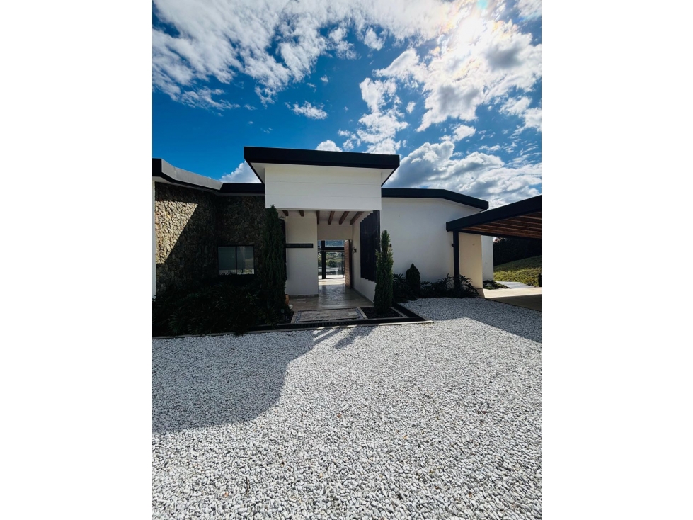 Casa campestre en unidad cerrada vía San Antonio la Ceja [cm]