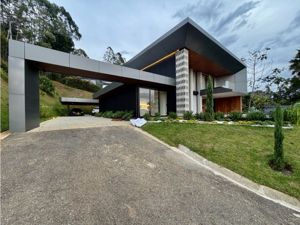 Casa campestre en unidad cerrada en Las Palmas