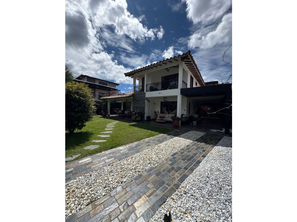Casa campestre en urbanización cerrada La Ceja