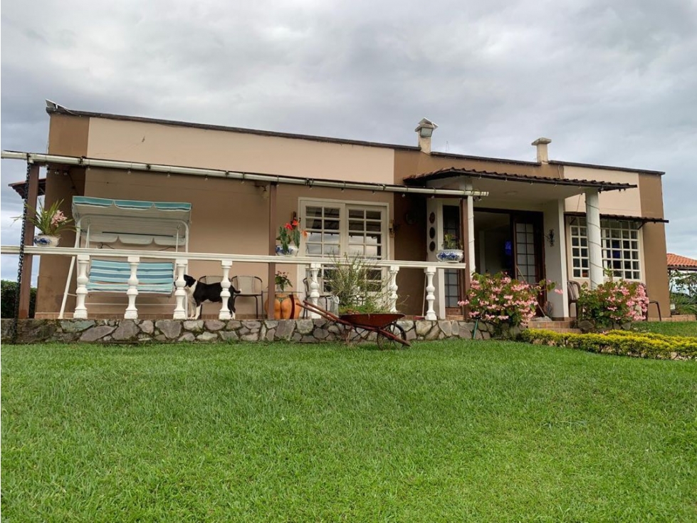 Casa Campestre en Condominio la Estrella, vía Alcala