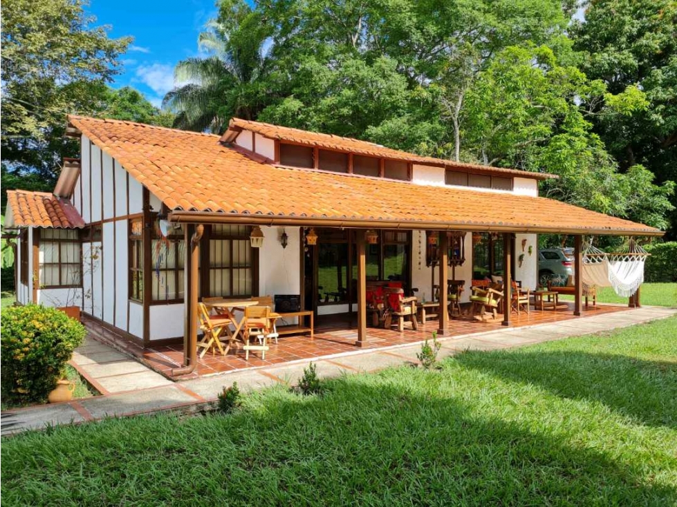 CASA CAMPESTRE EN VENTA A 7 KILOMETROS DEL CARMEN DE APICALA - 2