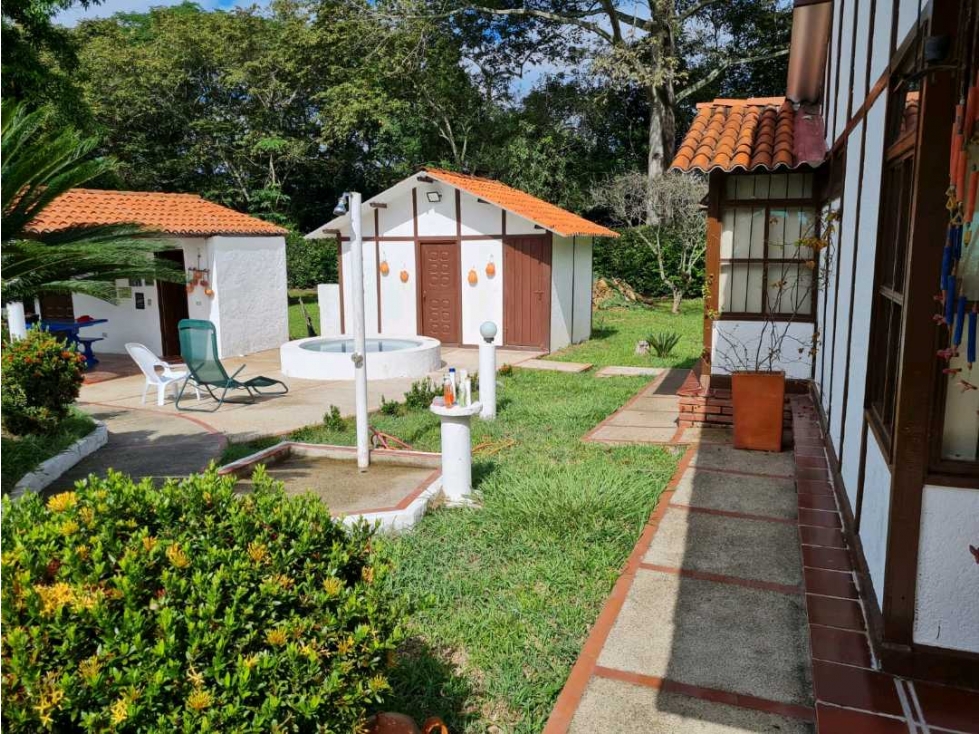 CASA CAMPESTRE EN VENTA A 7 KILOMETROS DEL CARMEN DE APICALA - 5