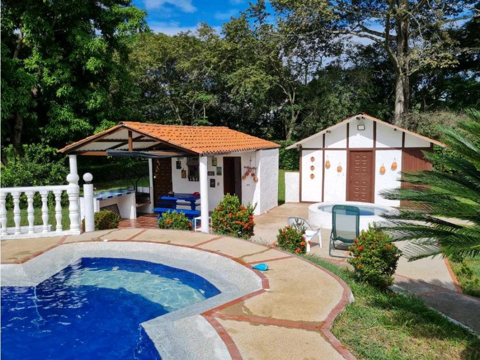 CASA CAMPESTRE EN VENTA A 7 KILOMETROS DEL CARMEN DE APICALA - 6