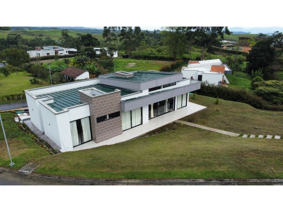 Casa campestre en venta/ alquiler con opción de venta/ via Armenia