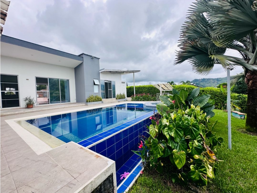 CASA CAMPESTRE CON PISCINA CONDOMINIO EN COMBIA