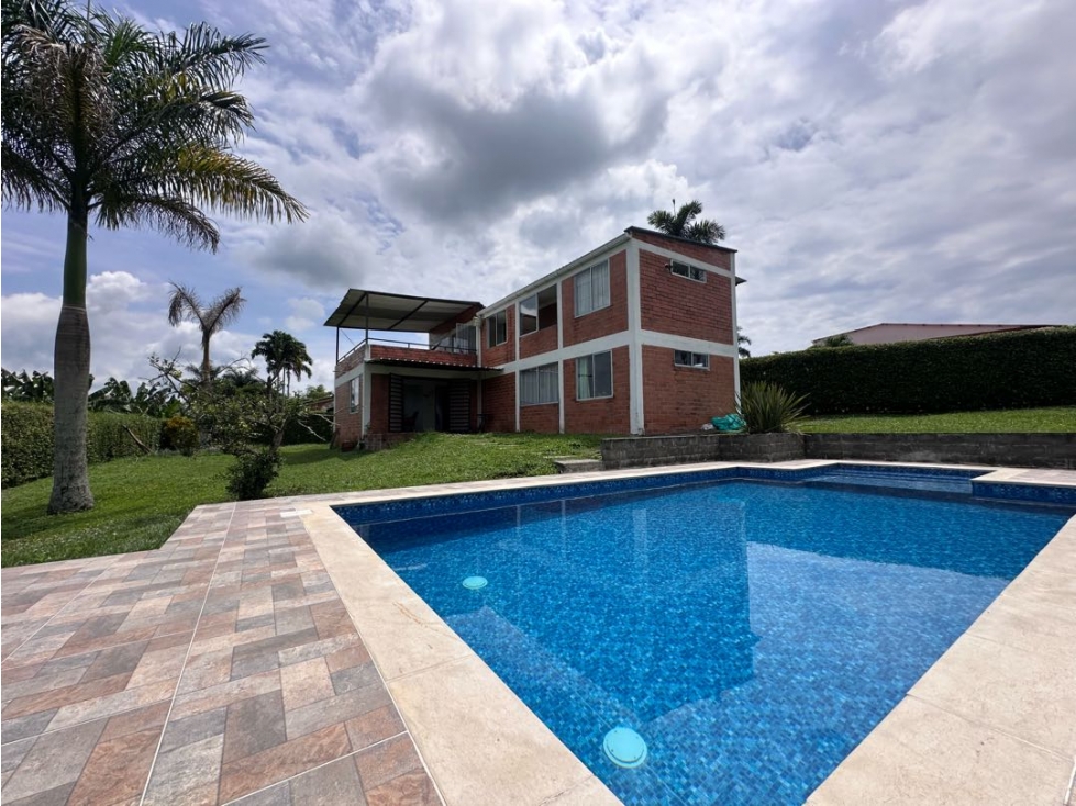 CASA CAMPESTRE CON PSICINA EL TIGRE PEREIRA