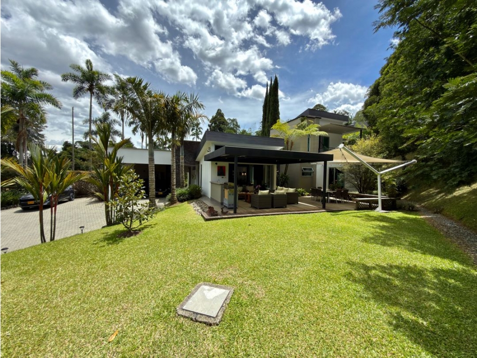 CASA CAMPESTRE EN VENTA EN ENVIGADO SECTOR EL ESCOBERO (PARTE BAJA)
