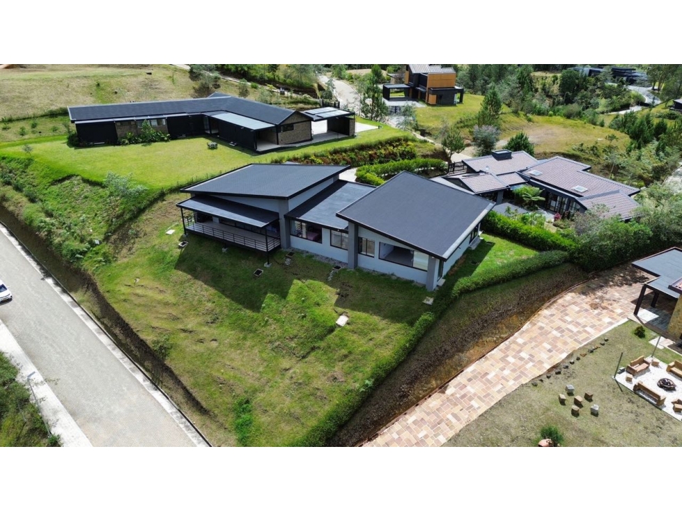 CASA CAMPESTRE EN VENTA EN EXCLUSIVA PARCELACIÓN EL RETIRO, ANT.