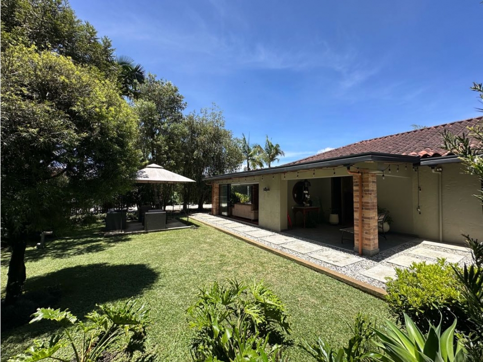 Casa campestre en venta en Llanogrande