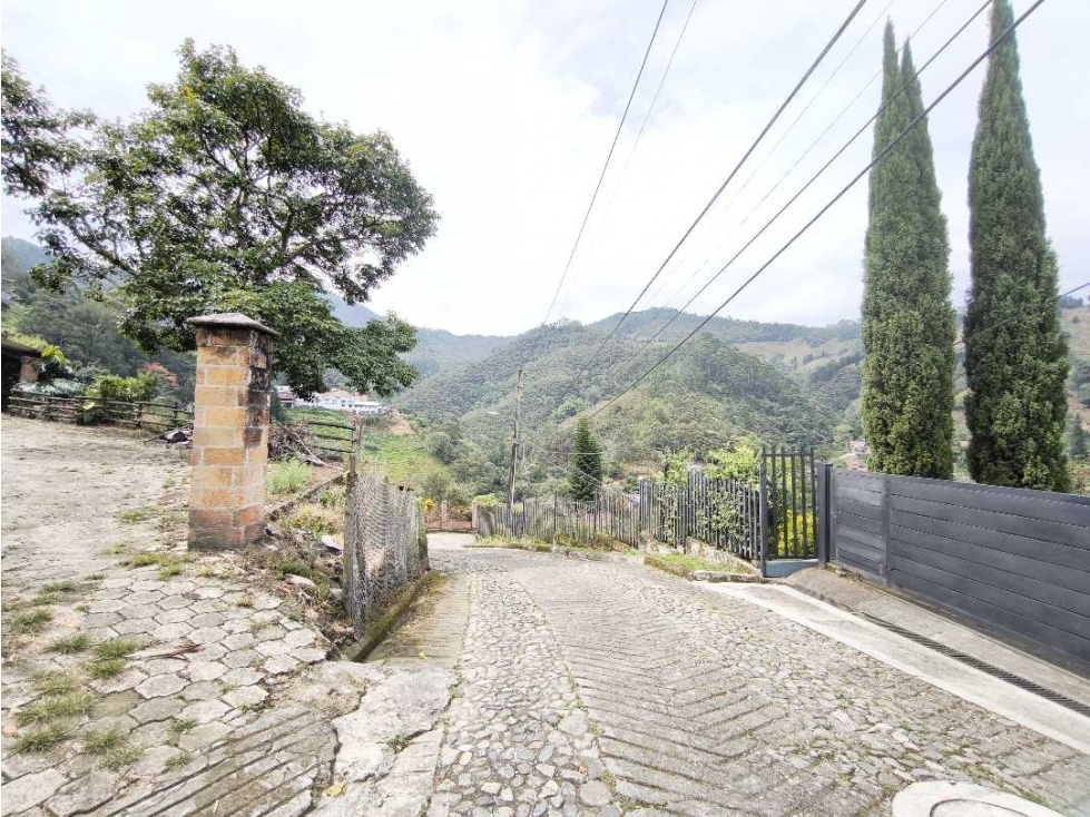 Casa campestre en venta en Sabaneta Las Lomitas, lote 2.160 m² - 1