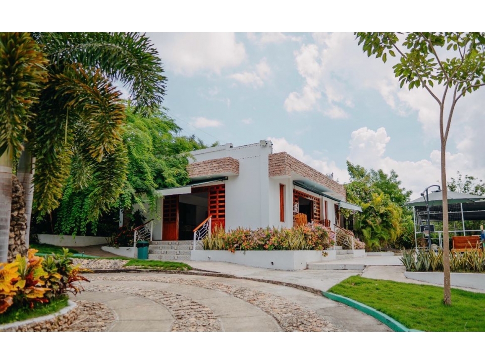 Casa Campestre en Venta en Turbaco | Piscina, Cancha Sintética y jacuz