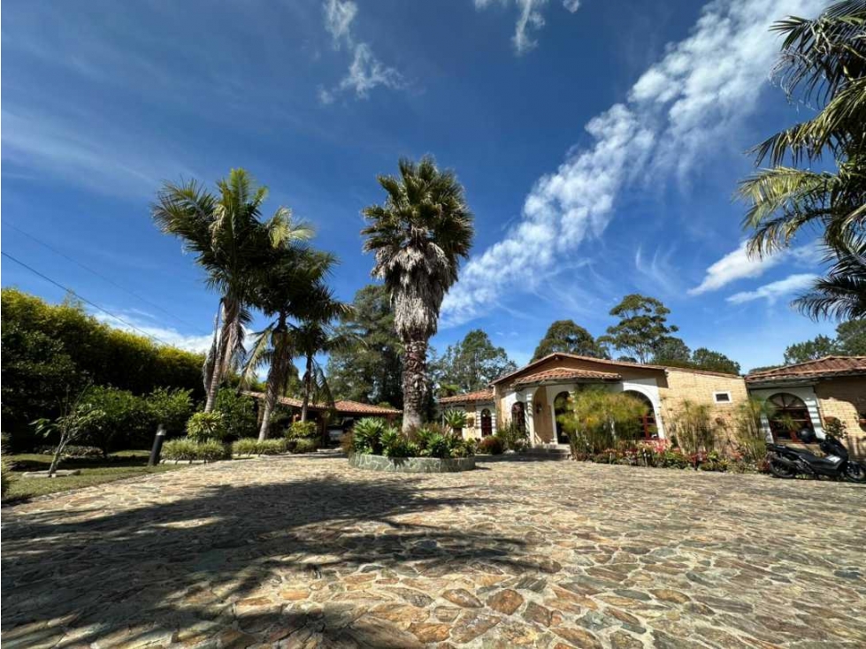 CASA CAMPESTRE EN VENTA ENVIGADO ALTO DE LAS PALMAS (T)