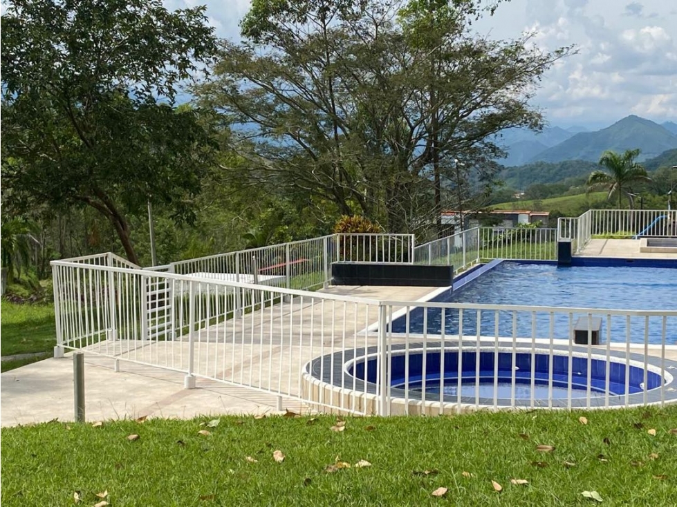 Casa campestre en venta km 47 Vía autopista Medellín - 2