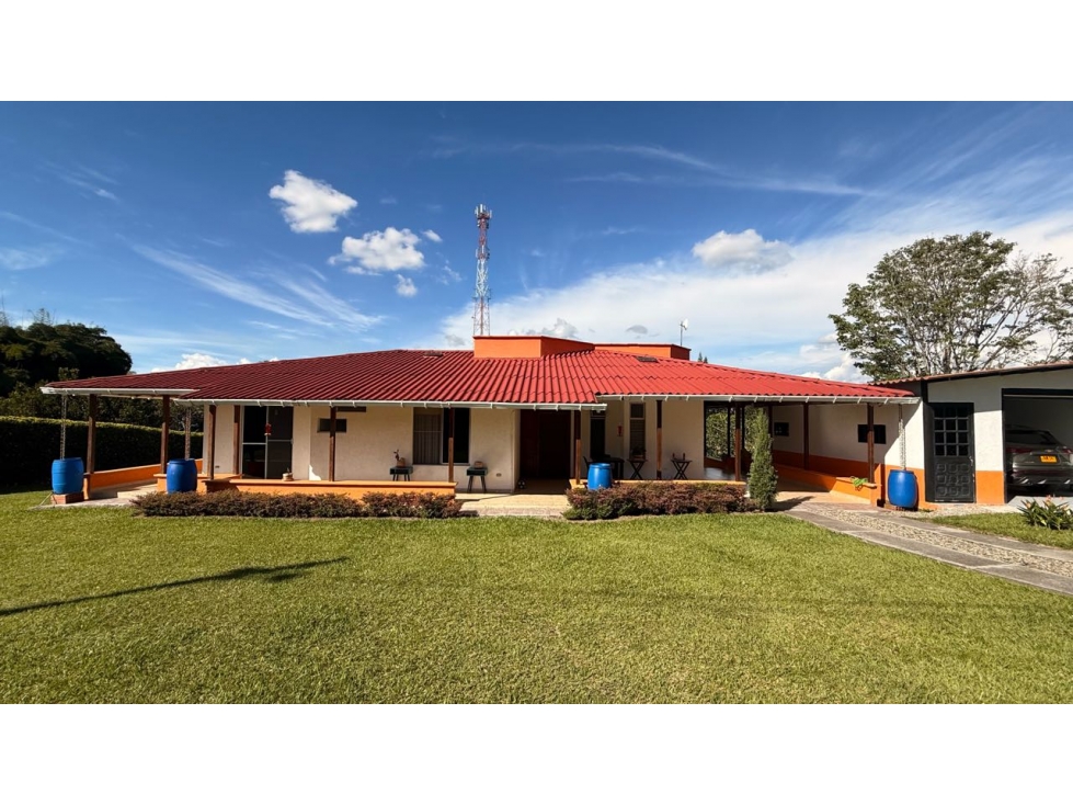 Casa campestre en venta La Tebaida Quindío con cabaña