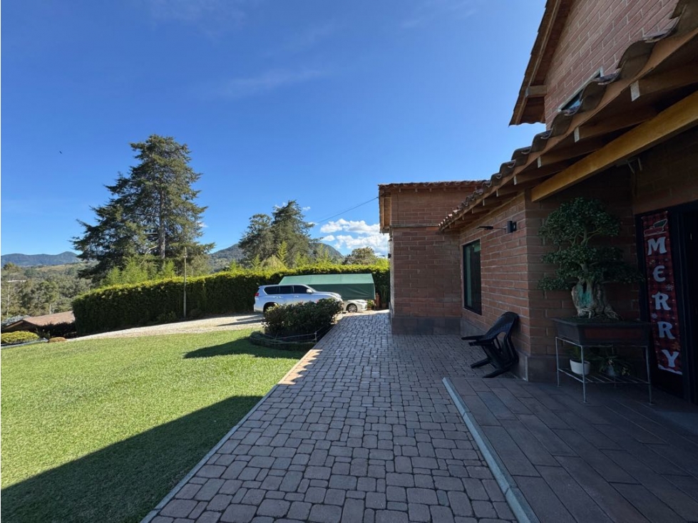 Casa campestre en venta Rionegro con hermosa vista y amplios jardínes — foto 4