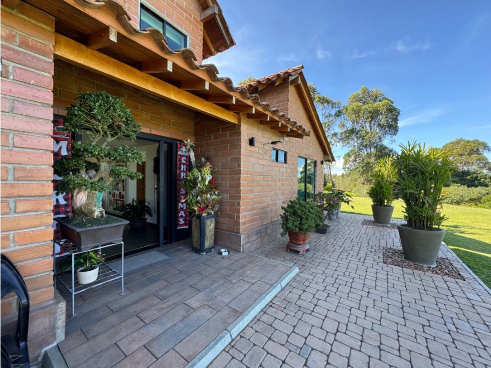 Casa campestre en venta Rionegro con hermosa vista y amplios jardínes — foto 5