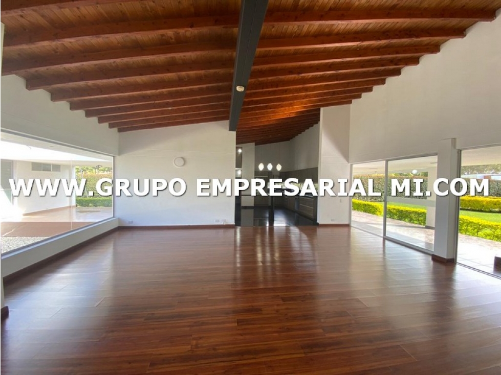CASA CAMPESTRE EN VENTA - SECTOR LLANOGRANDE EN RIONEGRO COD: 27282