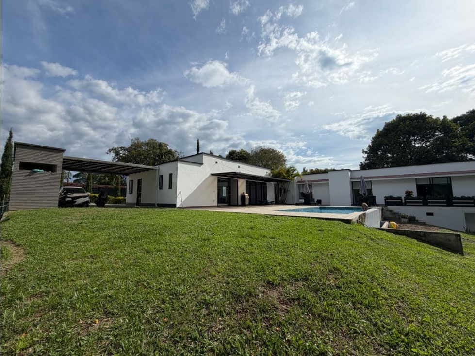 CASA CAMPESTRE EN VENTA VÍA A PUEBLO TAPAO