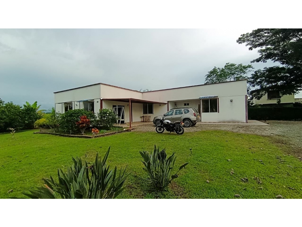 Casa Campestre en Condominio la Estrella, vía Alcala