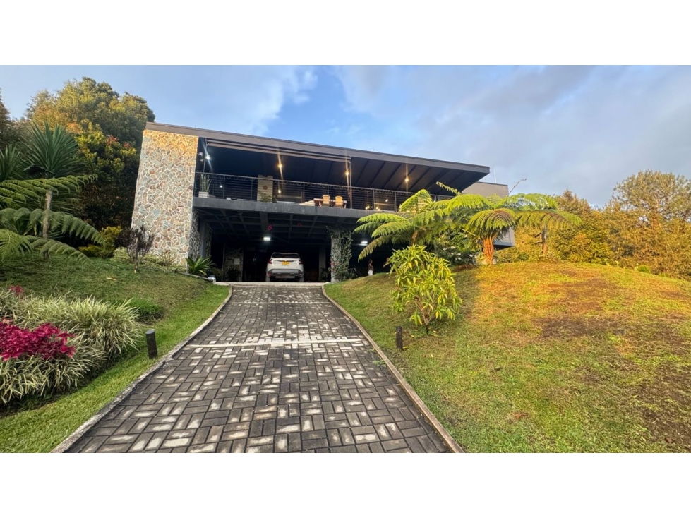 Casa campestre en venta via san Antonio la ceja en unidad cerrada