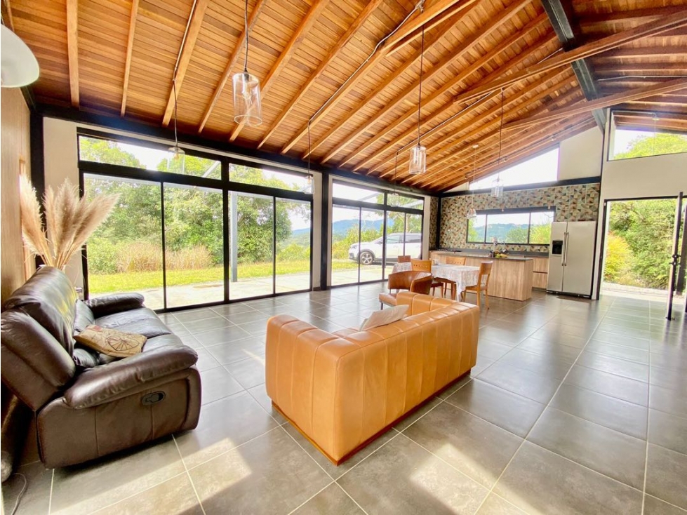 Casa para Arriendo Amoblado en Medellín Las Palmas