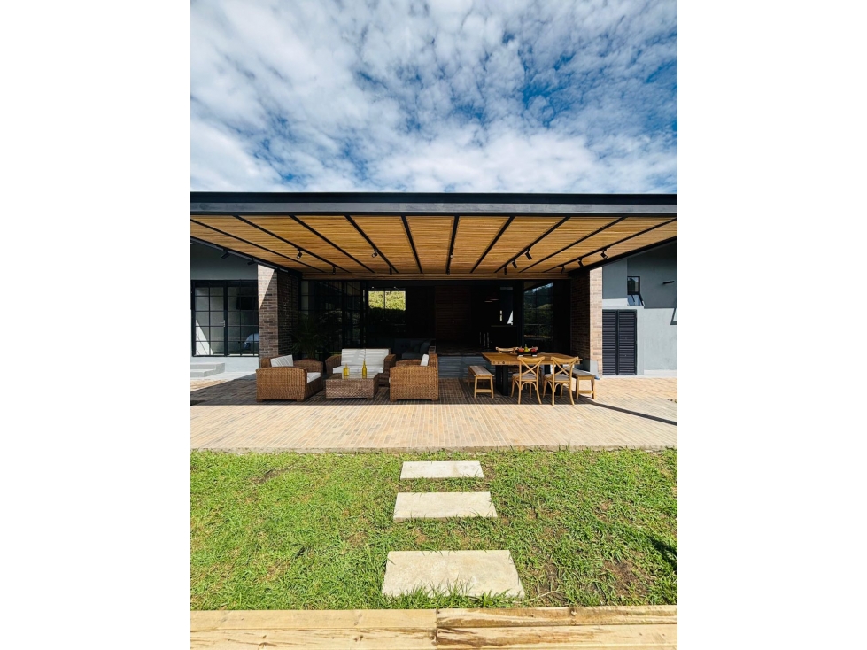 Casa campestre estilo industrial vía San Antonio la Ceja [cm] — foto 2