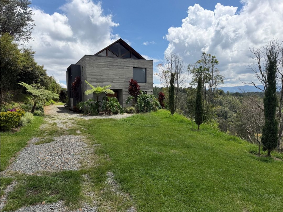 Casa campestre independiente para la venta cerca al aeropuerto - 1