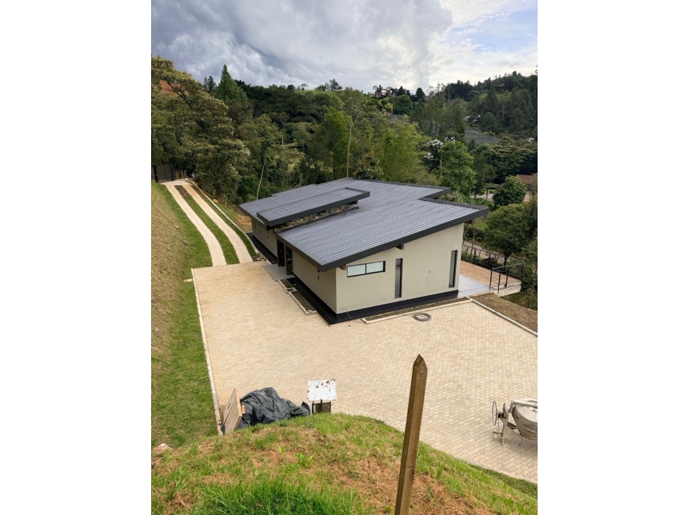 Casa campestre nueva en venta en exclusiva parcelación La Ceja — foto 2