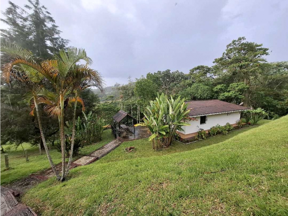 CASA CAMPESTRE PARA LA VENTA CON FINES RESIDENCIALES O TURÍSTICOS