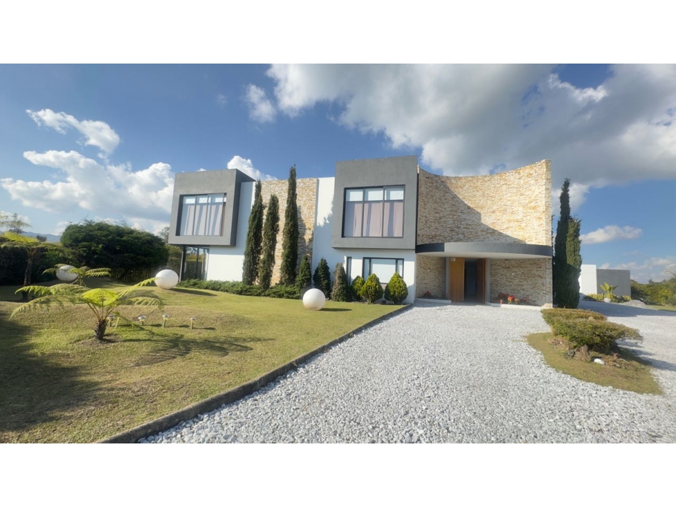 Casa campestre para la venta en exclusiva parcelacion en Llanogrande L