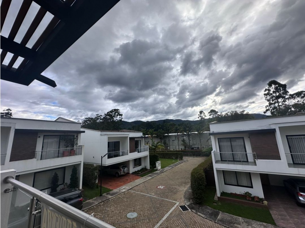 Casa campestre para la venta en unidad cerrada en el retiro LDC