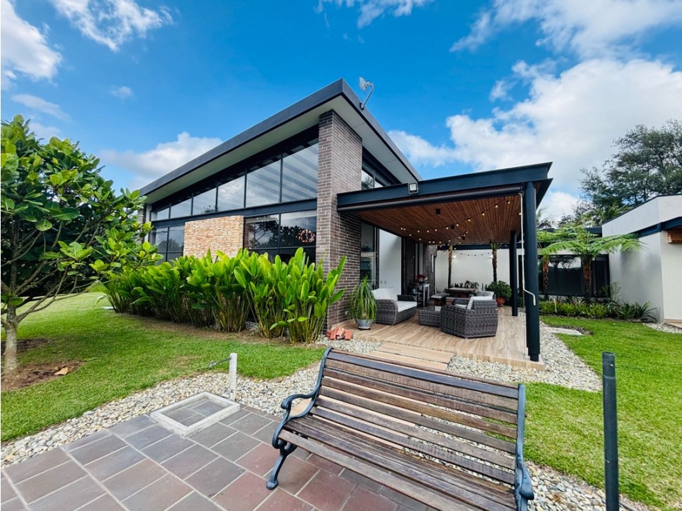 Casa campestre para la venta en unidad cerrada via San Antonio la ceja