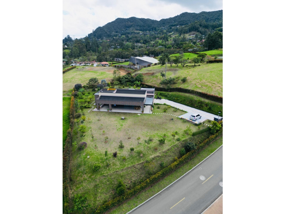 Casa campestre para la venta en unidad cerrada en la ceja Antioquía — foto 2