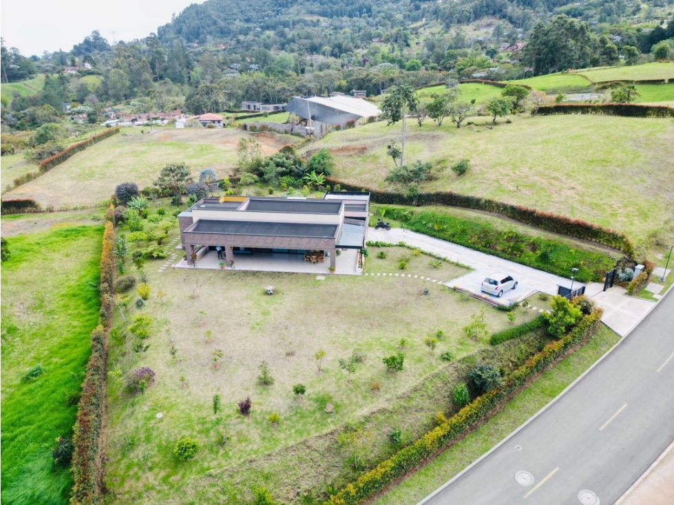 Casa campestre para la venta en unidad cerrada en la ceja Antioquía