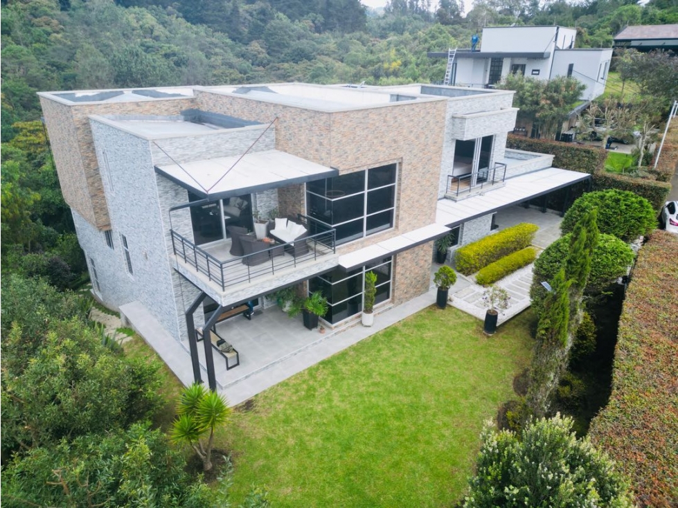 Casa campestre para la venta en unidad cerrada en el alto de las palma
