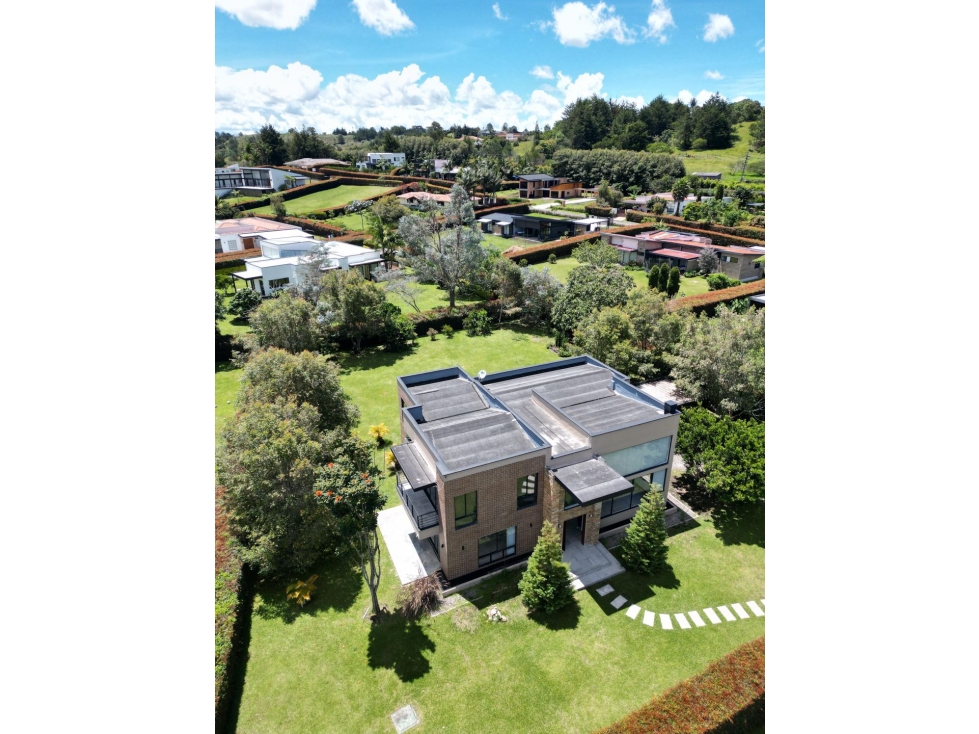 Casa campestre para la venta en unidad cerrada vía San Antonio la ceja
