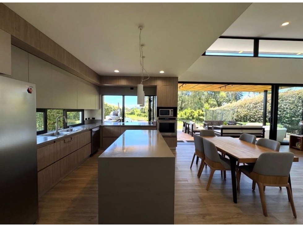 Casa campestre para la venta en unidad cerrada en Llanogrande