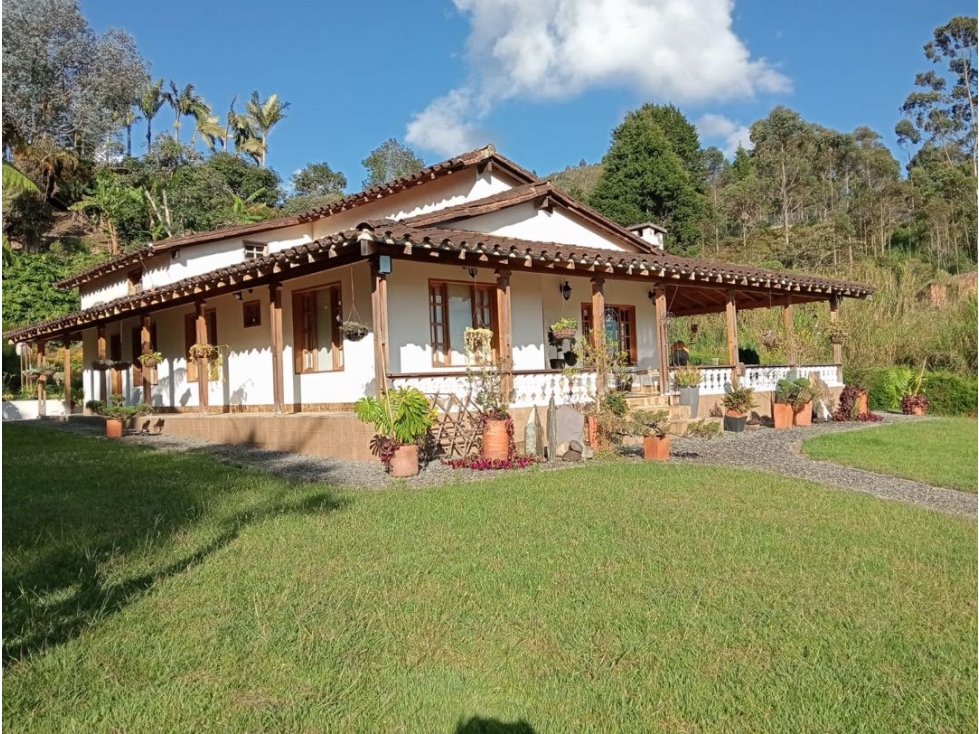 Casa Finca en Venta Guarne, Antioquia Vereda La Mulona. LDC
