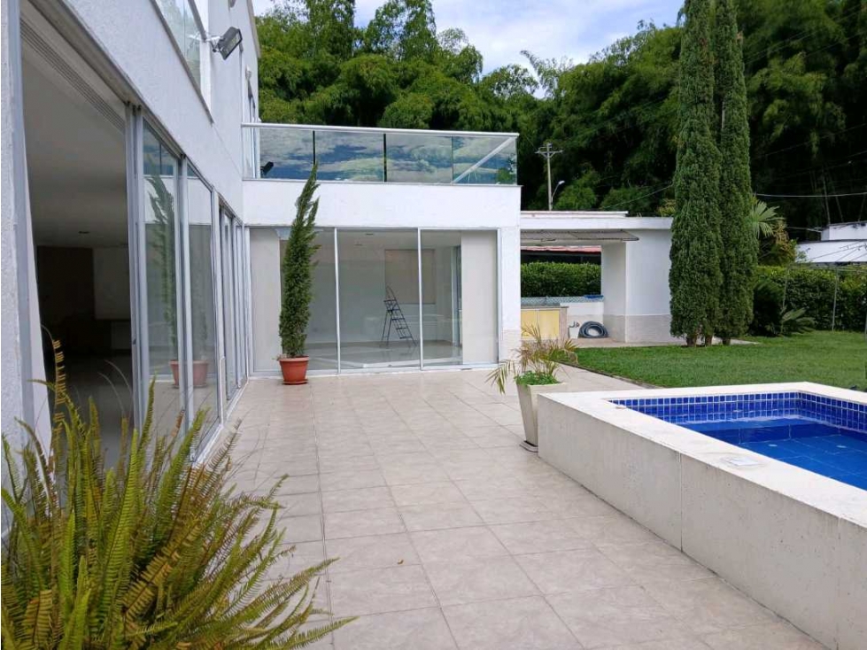 Casa campestre para la venta ubicada entre el caimo y Club campestre